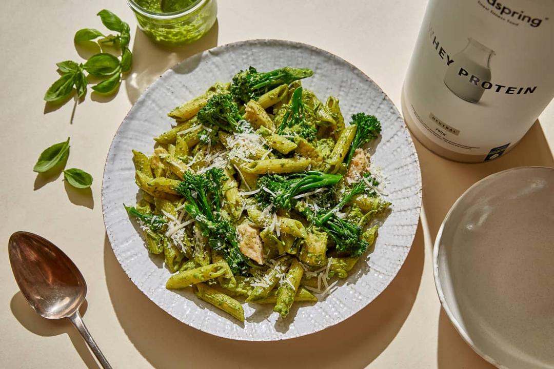 Proteinreiche Avocado-Pesto-Nudeln Proteinreiche Avocado-Pesto-Nudeln